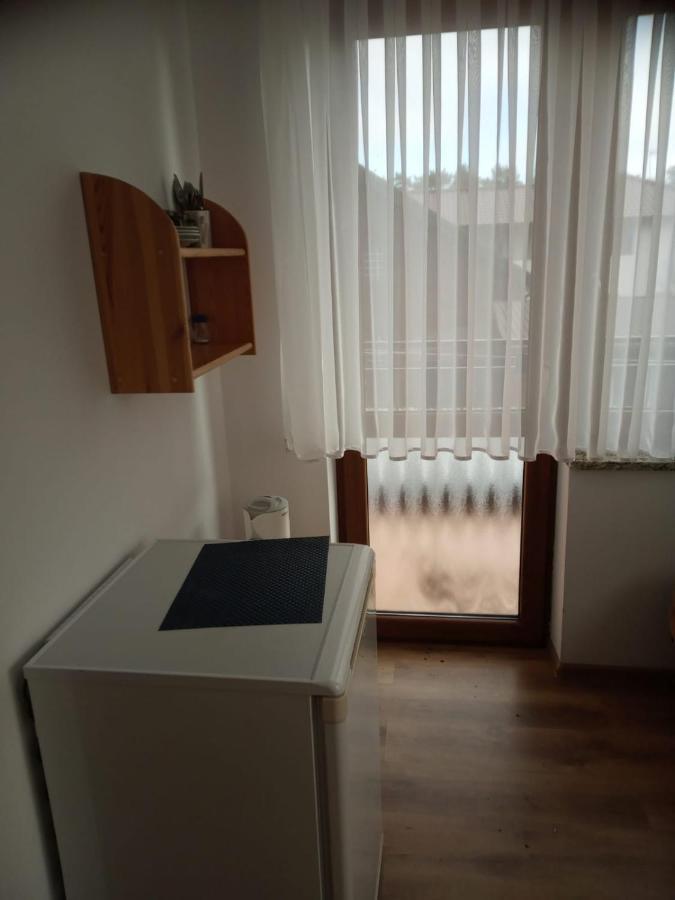 Pokoje Goscinne Tomasz Międzywodzie Exterior foto